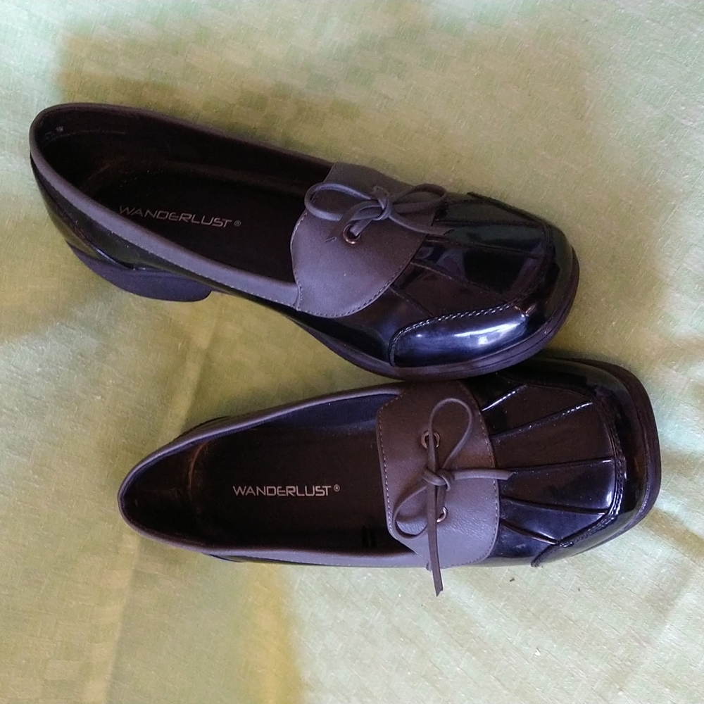 Wanderlust duck walking shoes Sz 9 🥿